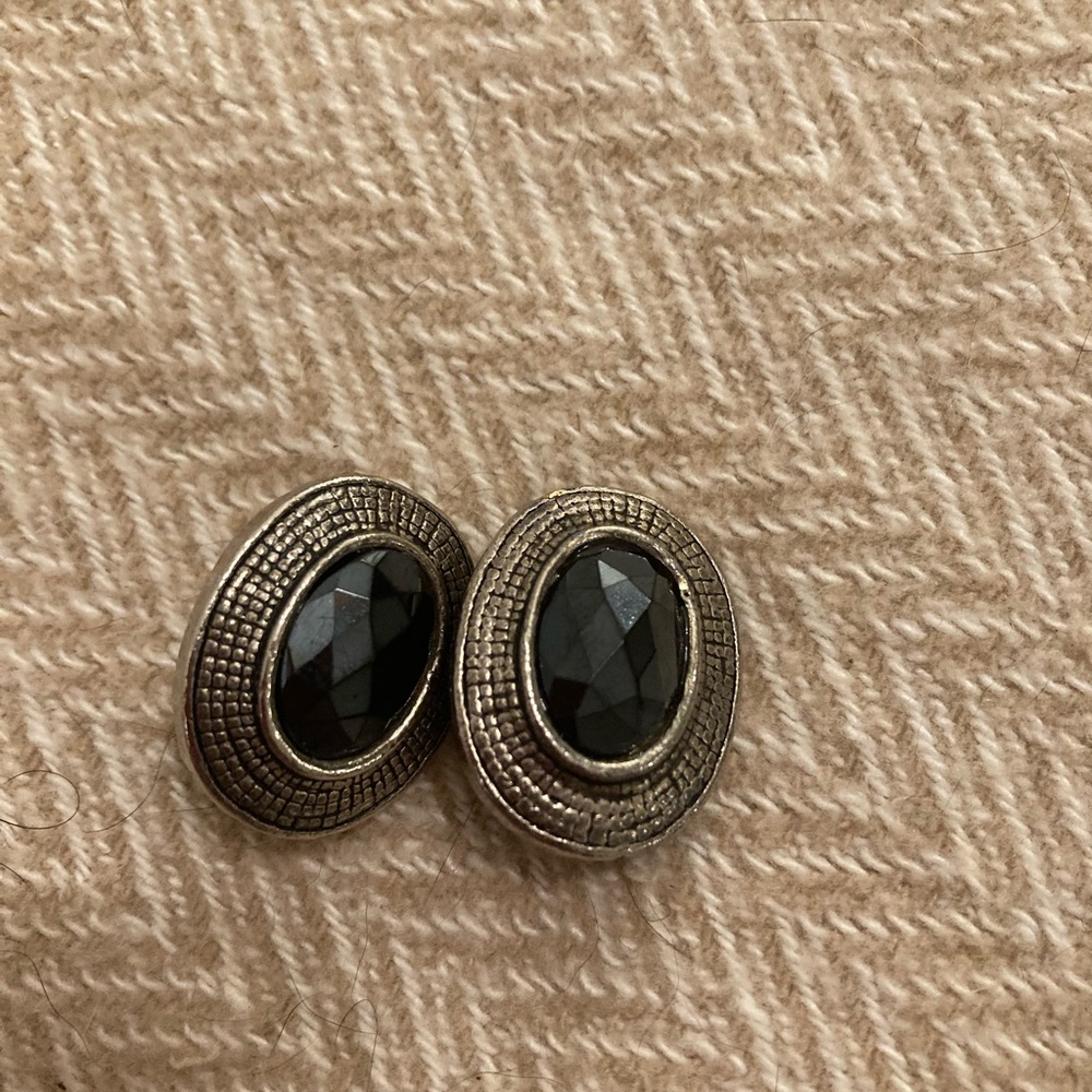 Black and silver vintage clip on earrings FREE with PuRCHaSE!!